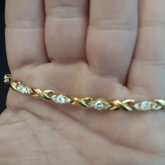 Elegant Gold and Silver Women's Bracelet - Picture 2 of 7